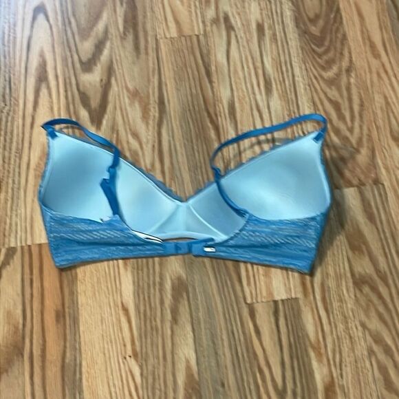 Victoria’s Secret, no wire blue lace bra, 32D - Picture 3 of 6